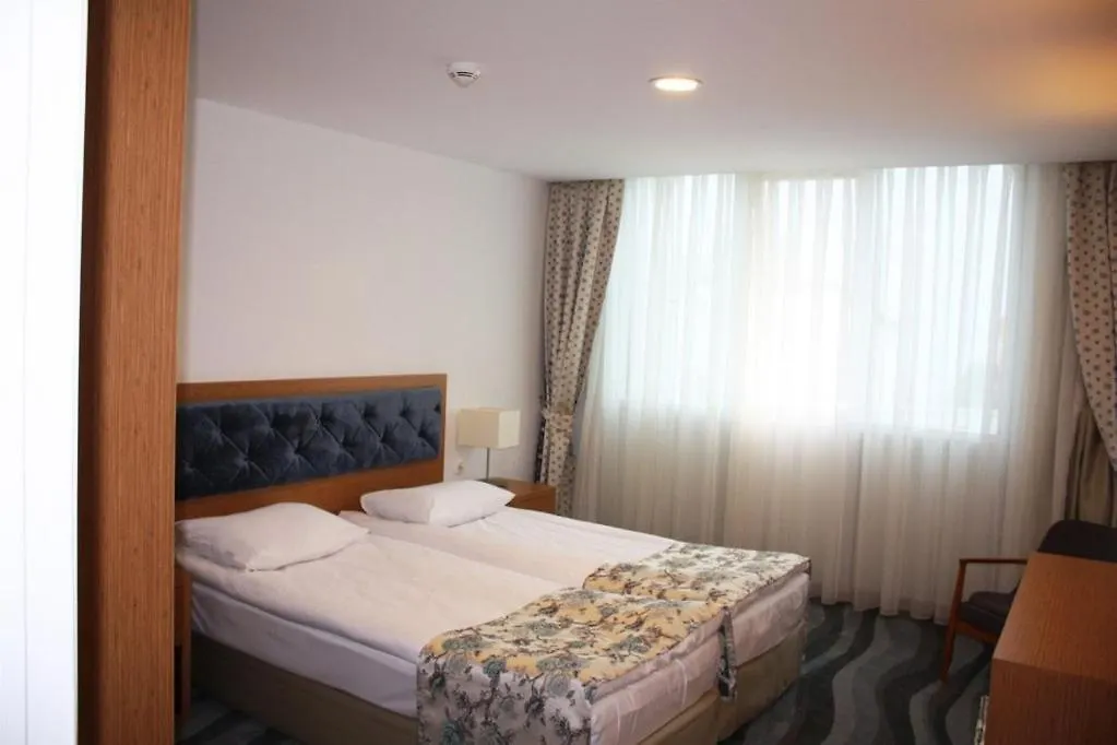 Regna Hotel-1